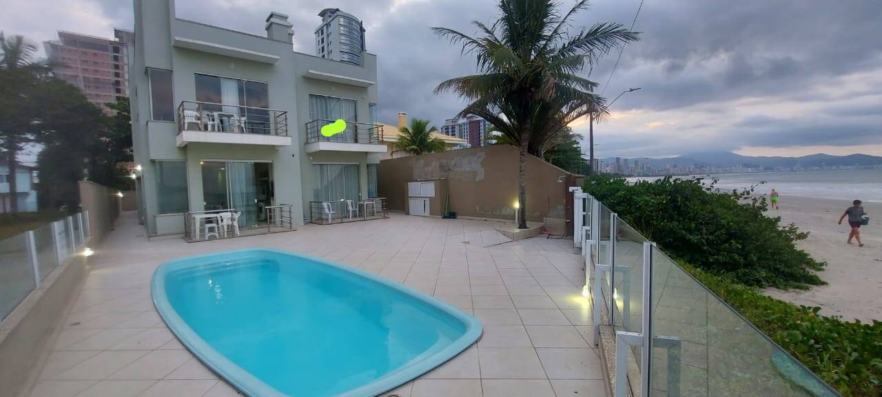 VENDA DE DOIS APARTAMENTO PÉ NA AREIA PRAIA DO BALNEARIO PEREQUE