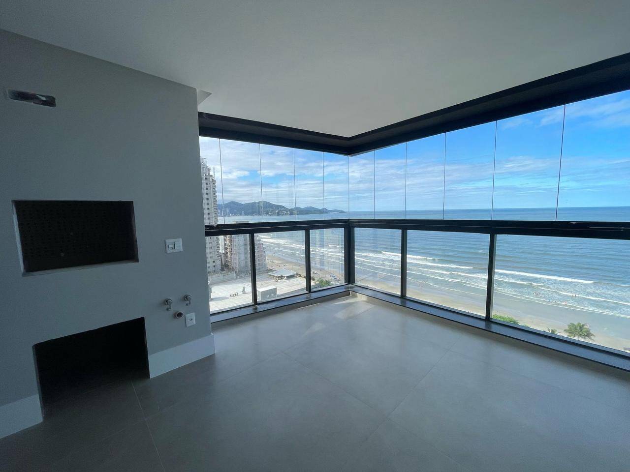 #741 - Apartamento para Venda em Itapema - SC