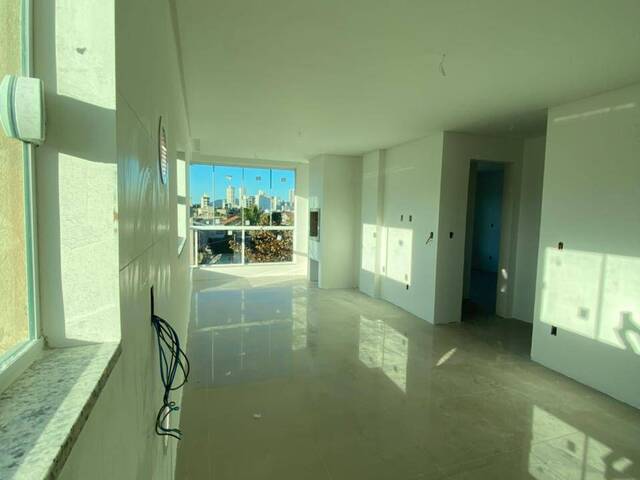 #940 - Apartamento para Venda em Porto Belo - SC